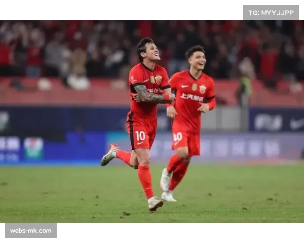 上海海港客场一球小胜大连英博 完成中超三连冠伟业